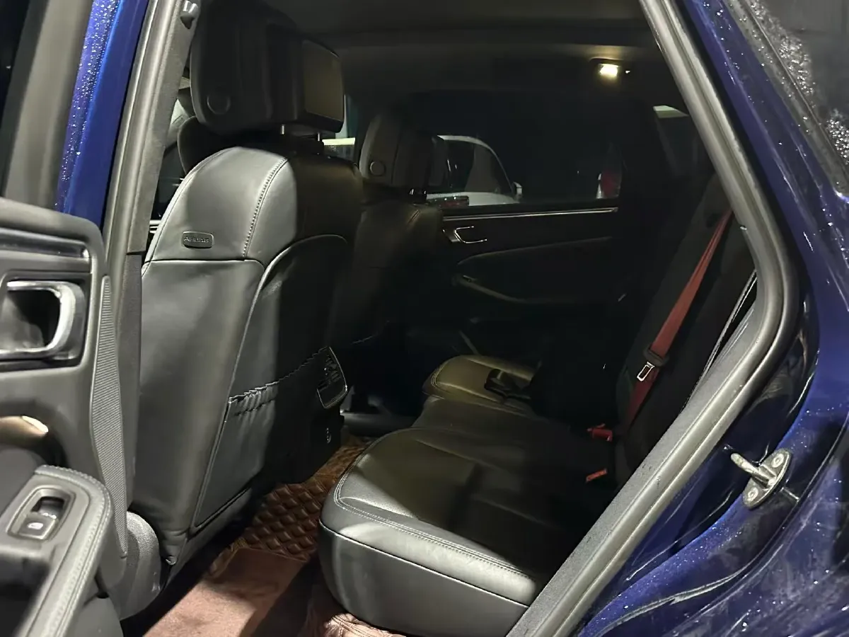 2023 Porsche Macan 2.0T 265HP L4 7DCT,autocango,china used car exporter,china ev exporter,chinese used car exporter,chinese used ev exporter