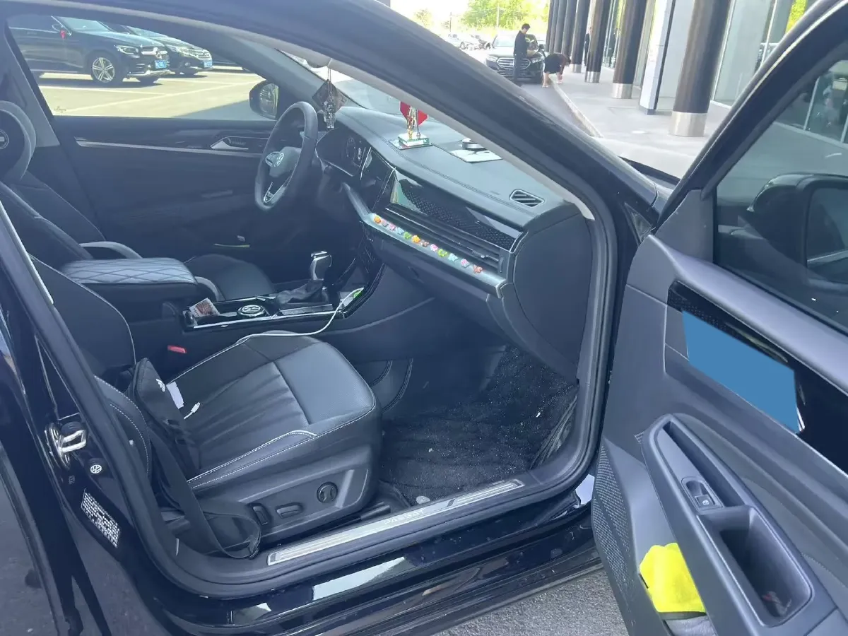 2024 Volkswagen Passat 2.0T 220HP L4 7DCT,autocango,china used car exporter,china ev exporter,chinese used car exporter,chinese used ev exporter