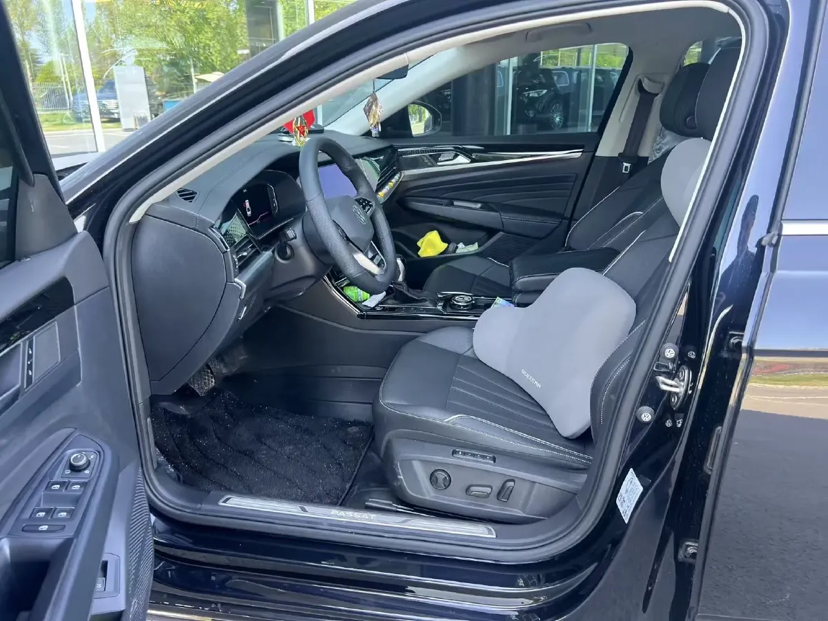 2024 Volkswagen Passat 2.0T 220HP L4 7DCT,autocango,china used car exporter,china ev exporter,chinese used car exporter,chinese used ev exporter