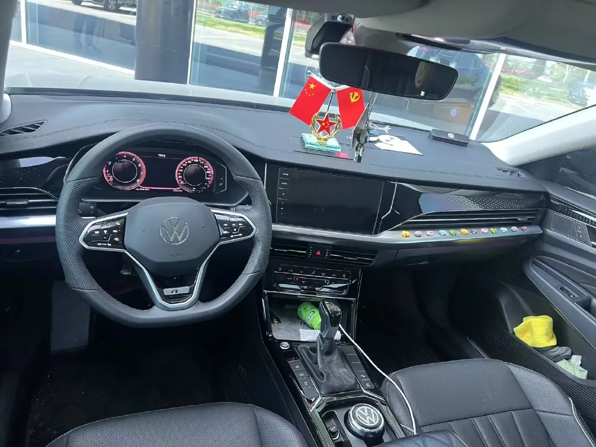 2024 Volkswagen Passat 2.0T 220HP L4 7DCT,autocango,china used car exporter,china ev exporter,chinese used car exporter,chinese used ev exporter