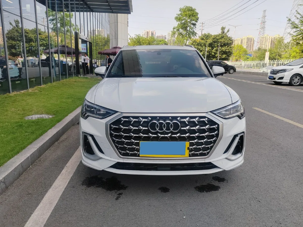 2024 Audi Q3 1.5T 160HP L4 7DCT,autocango,china used car exporter,china ev exporter,chinese used car exporter,chinese used ev exporter