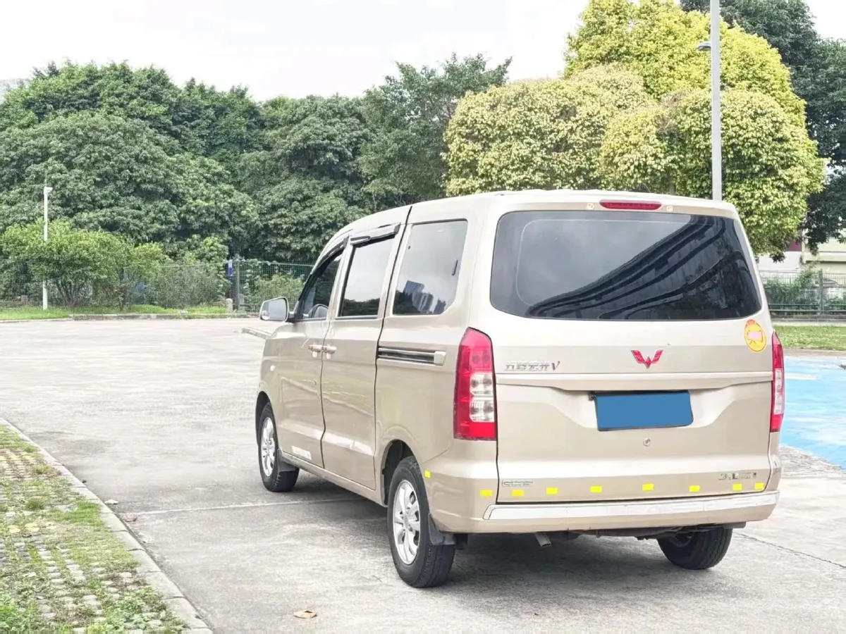 2019 WuLing HongGuang V 1.5L 99HP L4 6MT,autocango,china used car exporter,china ev exporter,chinese used car exporter,chinese used ev exporter