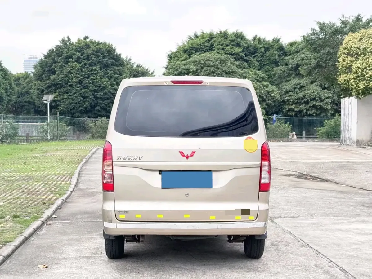 2019 WuLing HongGuang V 1.5L 99HP L4 6MT,autocango,china used car exporter,china ev exporter,chinese used car exporter,chinese used ev exporter