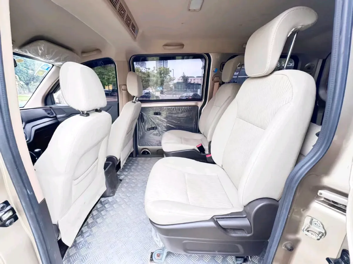 2019 WuLing HongGuang V 1.5L 99HP L4 6MT,autocango,china used car exporter,china ev exporter,chinese used car exporter,chinese used ev exporter