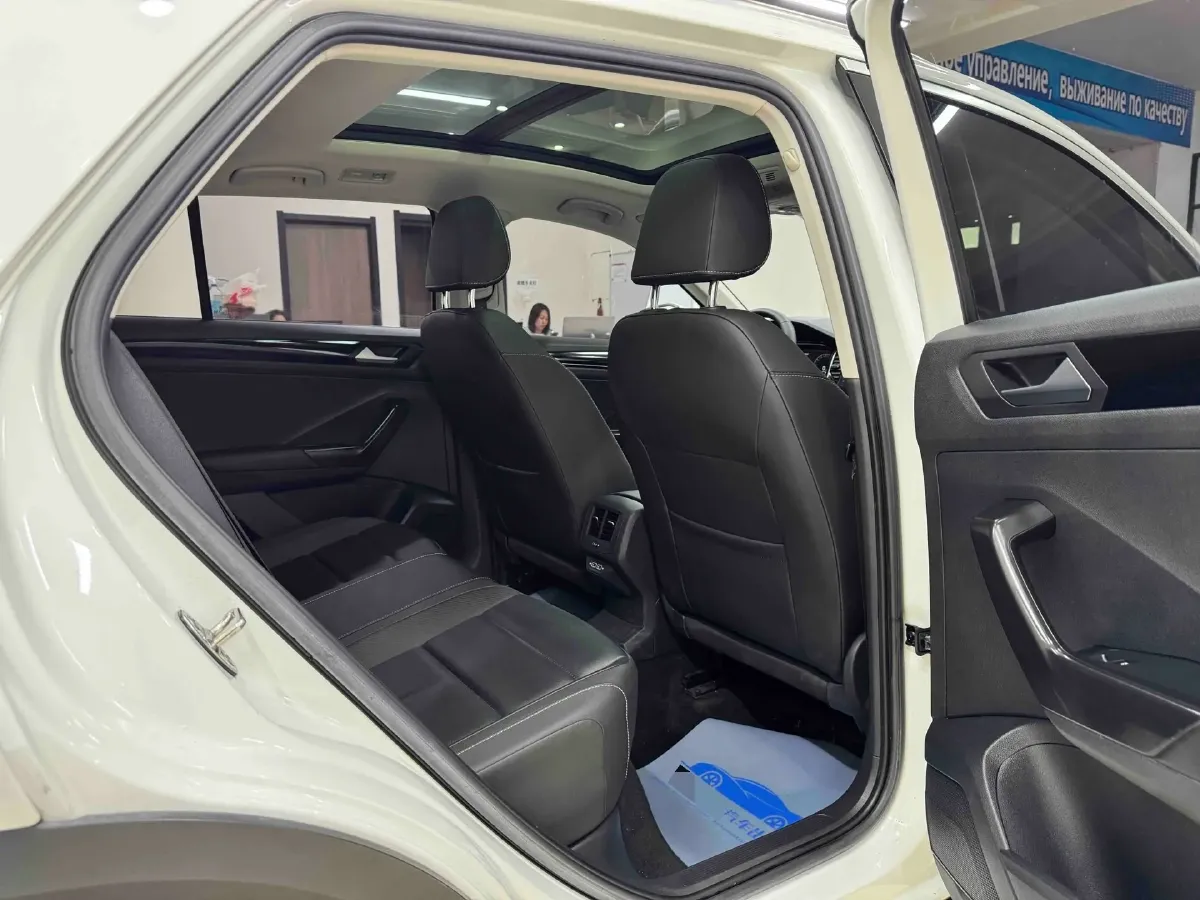 2022 Volkswagen T-Roc 1.4T 150HP L4 7DCT,autocango,china used car exporter,china ev exporter,chinese used car exporter,chinese used ev exporter