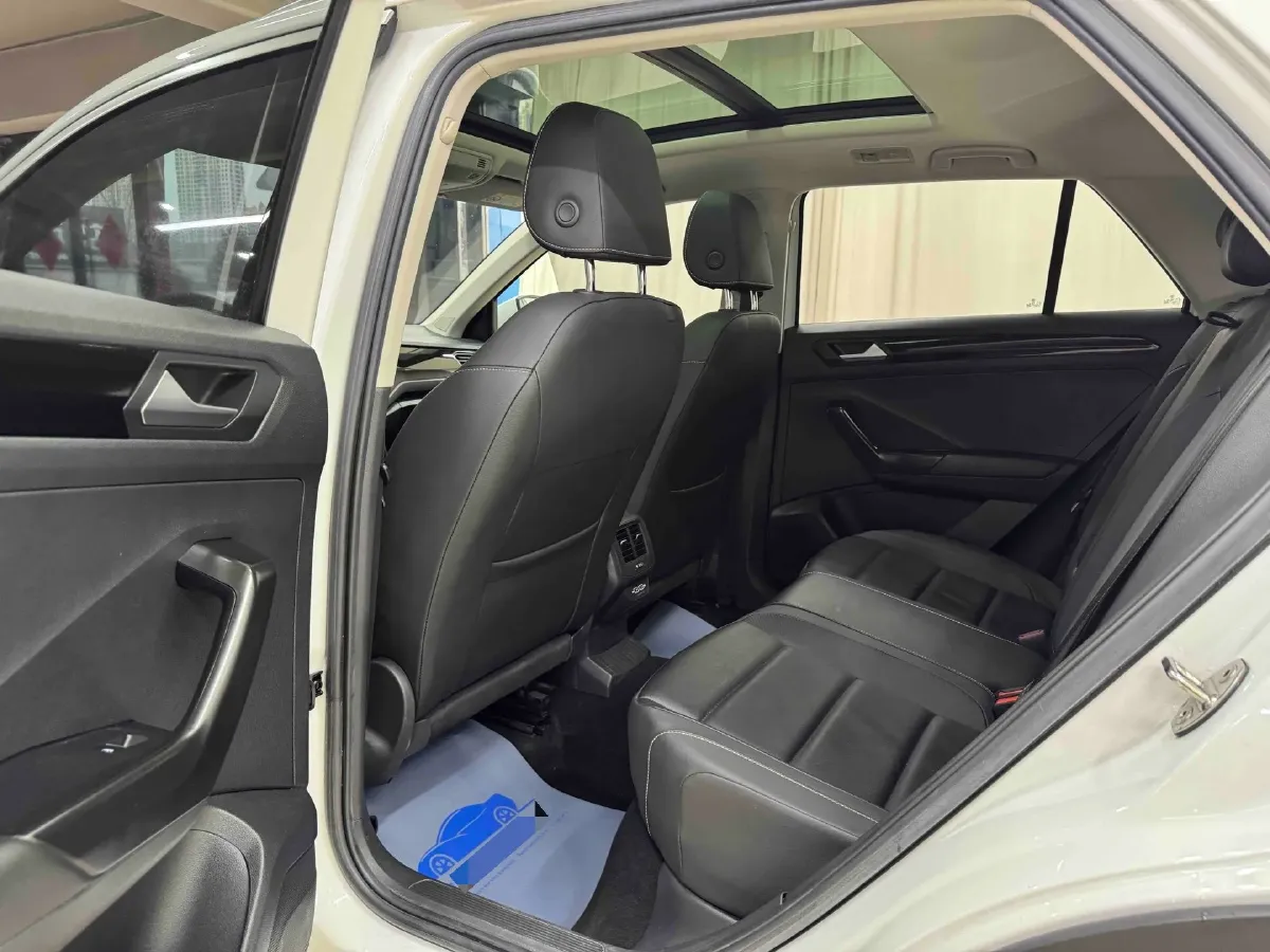 2022 Volkswagen T-Roc 1.4T 150HP L4 7DCT,autocango,china used car exporter,china ev exporter,chinese used car exporter,chinese used ev exporter