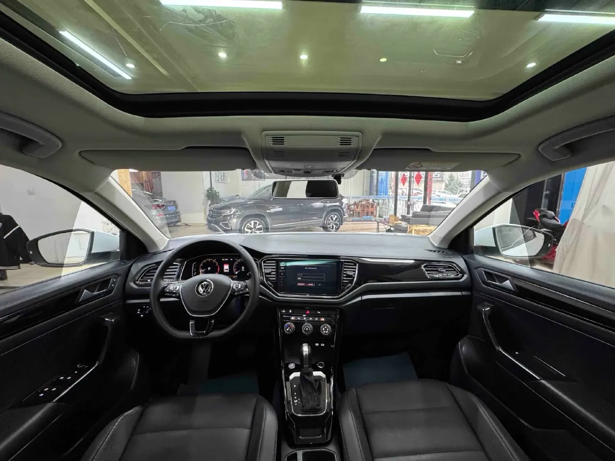 2022 Volkswagen T-Roc 1.4T 150HP L4 7DCT,autocango,china used car exporter,china ev exporter,chinese used car exporter,chinese used ev exporter