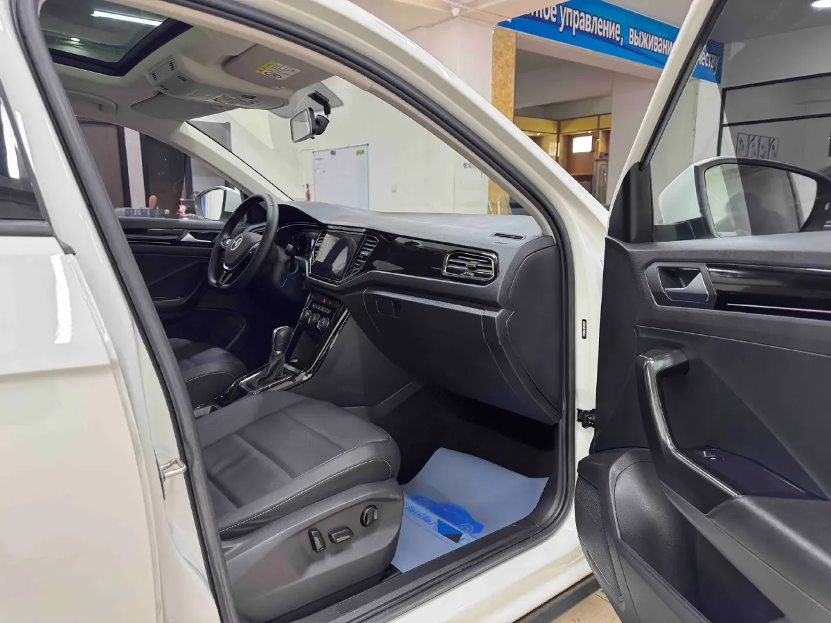 2022 Volkswagen T-Roc 1.4T 150HP L4 7DCT,autocango,china used car exporter,china ev exporter,chinese used car exporter,chinese used ev exporter