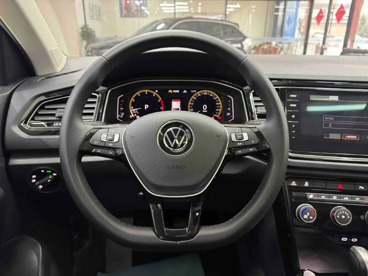 2022 Volkswagen T-Roc 1.4T 150HP L4 7DCT,autocango,china used car exporter,china ev exporter,chinese used car exporter,chinese used ev exporter