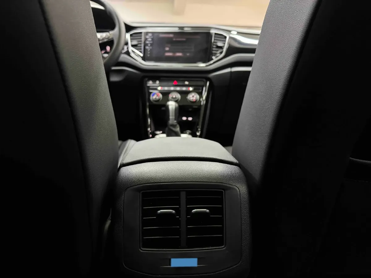 2022 Volkswagen T-Roc 1.4T 150HP L4 7DCT,autocango,china used car exporter,china ev exporter,chinese used car exporter,chinese used ev exporter