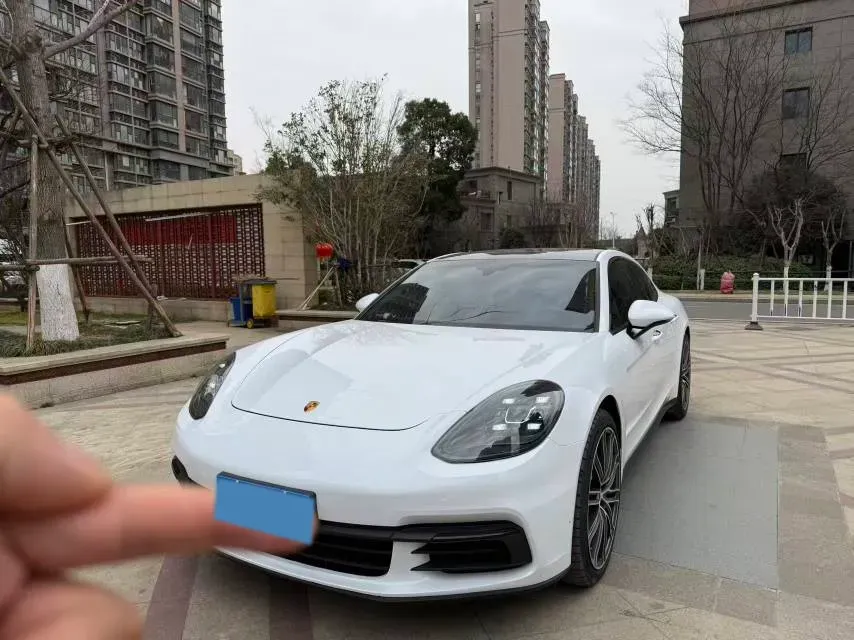 2017 BMW X6 3.0T 306HP L6 8AT,autocango,china used car exporter,china ev exporter,chinese used car exporter,chinese used ev exporter