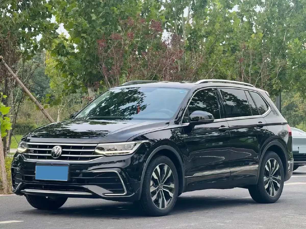 2023 Volkswagen Tiguan L 2.0T 186HP L4 7DCT,autocango,china used car exporter,china ev exporter,chinese used car exporter,chinese used ev exporter