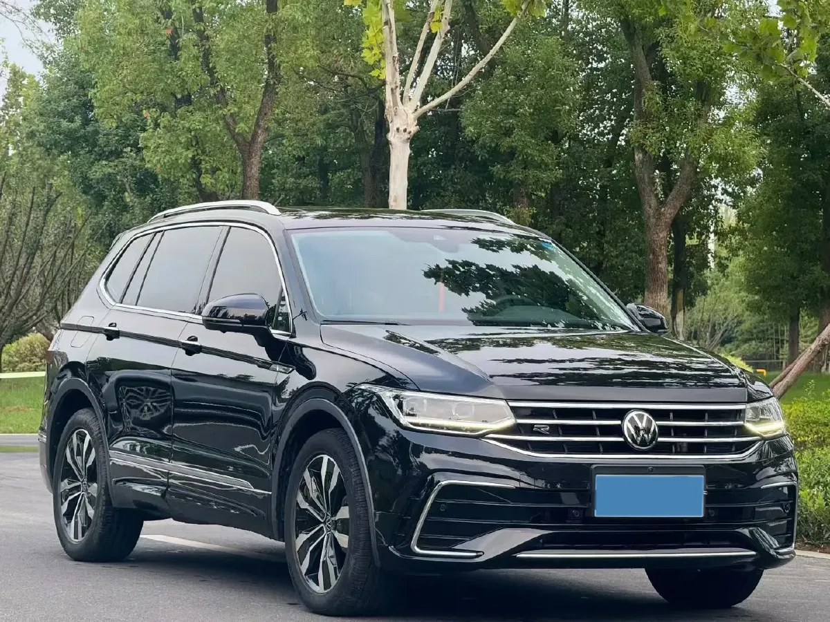 2023 Volkswagen Tiguan L 2.0T 186HP L4 7DCT,autocango,china used car exporter,china ev exporter,chinese used car exporter,chinese used ev exporter
