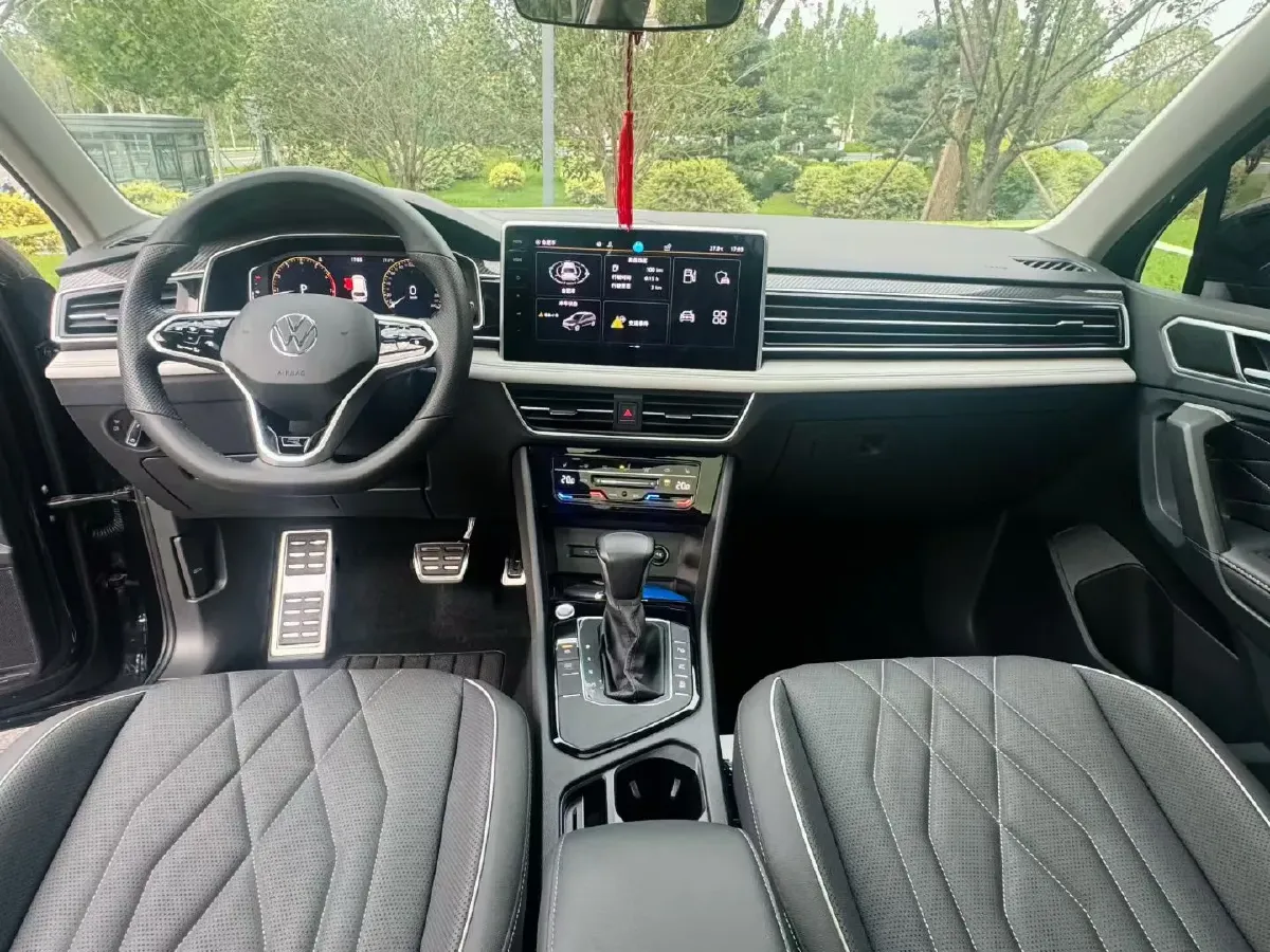 2023 Volkswagen Tiguan L 2.0T 186HP L4 7DCT,autocango,china used car exporter,china ev exporter,chinese used car exporter,chinese used ev exporter