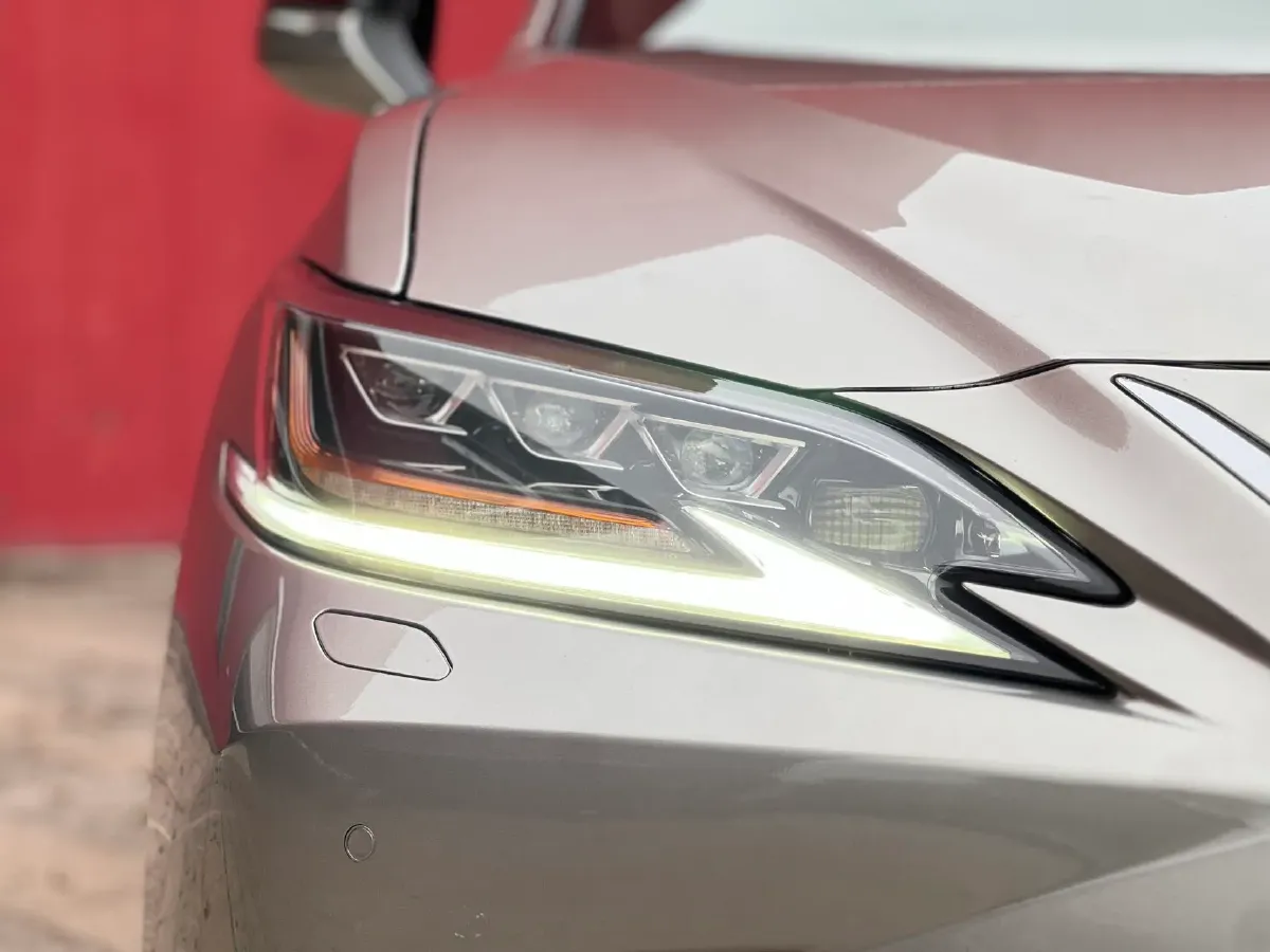 2021 Lexus ES 2.5L 178HP L4 E-CVT Hybrid,autocango,china used car exporter,china ev exporter,chinese used car exporter,chinese used ev exporter