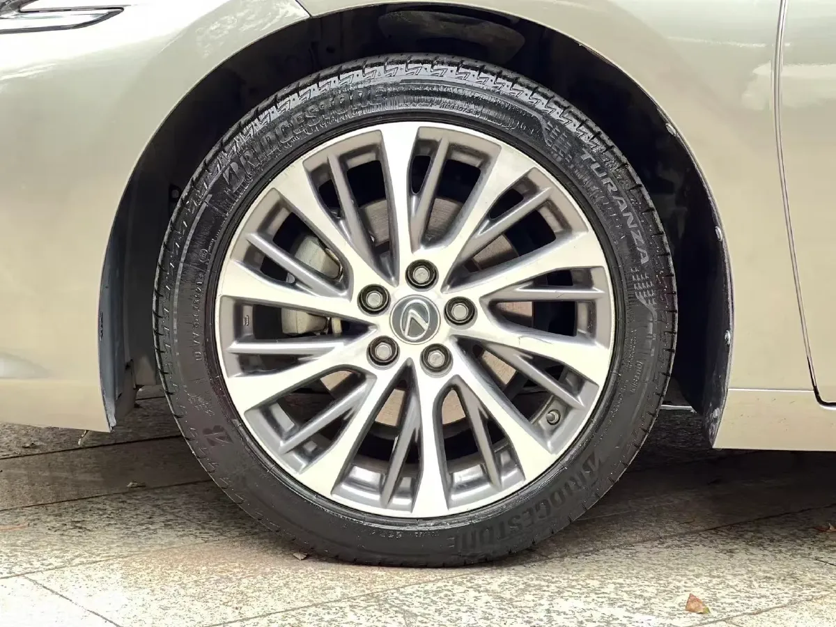 2021 Lexus ES 2.5L 178HP L4 E-CVT Hybrid,autocango,china used car exporter,china ev exporter,chinese used car exporter,chinese used ev exporter