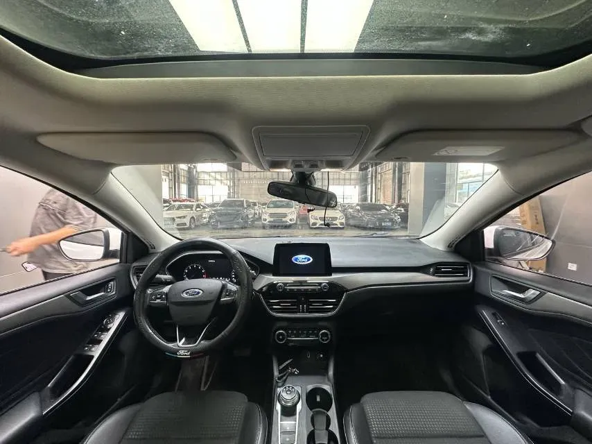 2020 Ford Focus 1.5T 174HP L3 8AT,autocango,china used car exporter,china ev exporter,chinese used car exporter,chinese used ev exporter