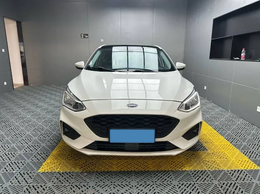 2020 Ford Focus 1.5T 174HP L3 8AT,autocango,china used car exporter,china ev exporter,chinese used car exporter,chinese used ev exporter