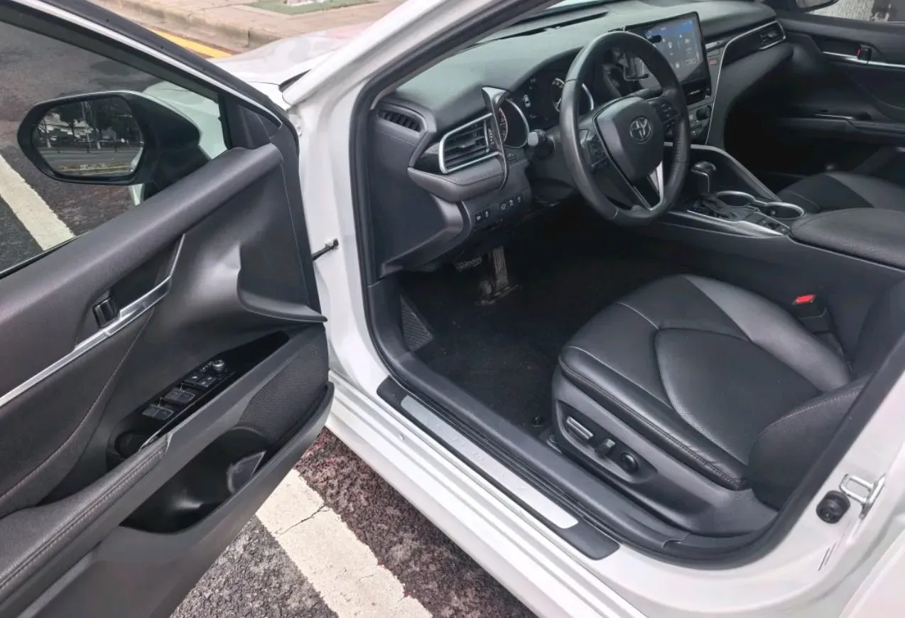 2021 Toyota Camry 2.5L 209HP L4 8AT,autocango,china used car exporter,china ev exporter,chinese used car exporter,chinese used ev exporter