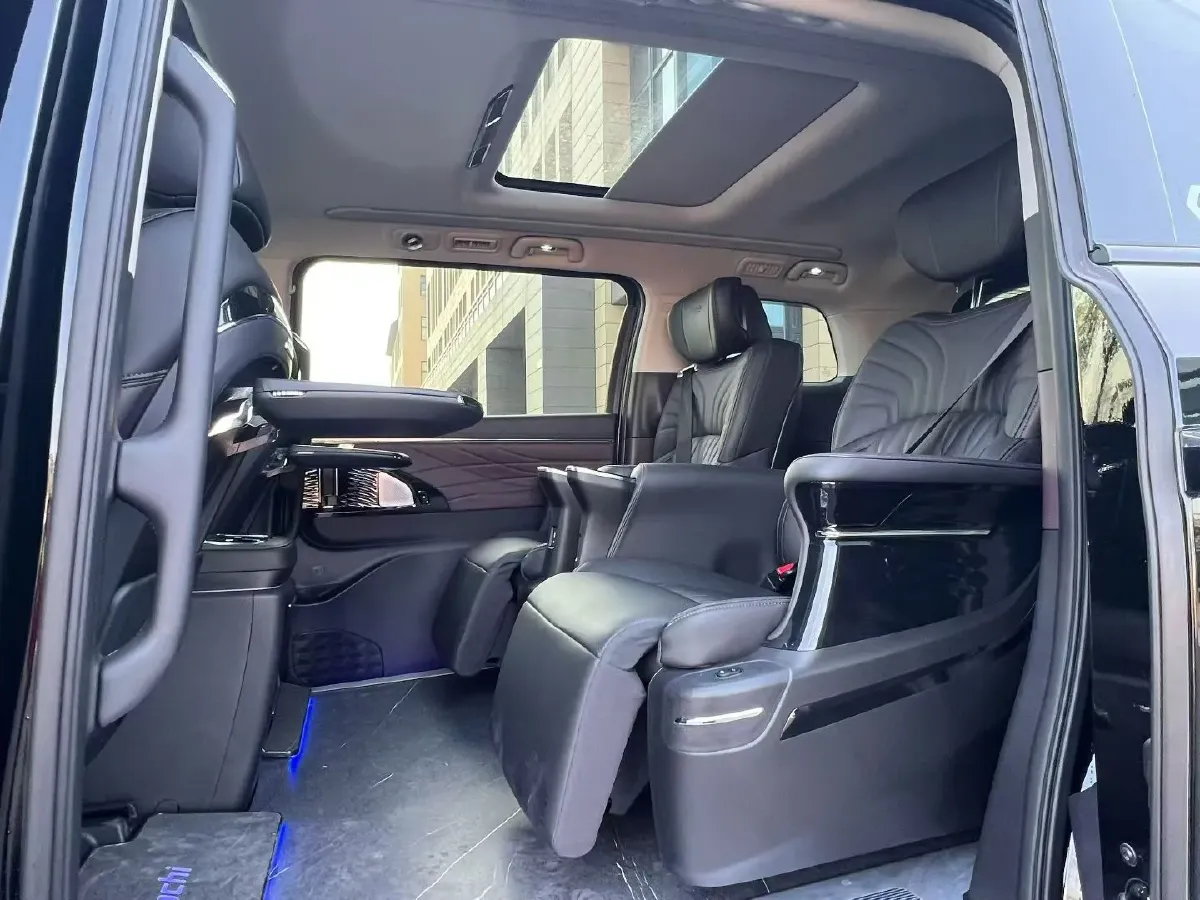 2024 GAC Trumpchi M8 2.0T 252HP L4 8AT,autocango,china used car exporter,china ev exporter,chinese used car exporter,chinese used ev exporter