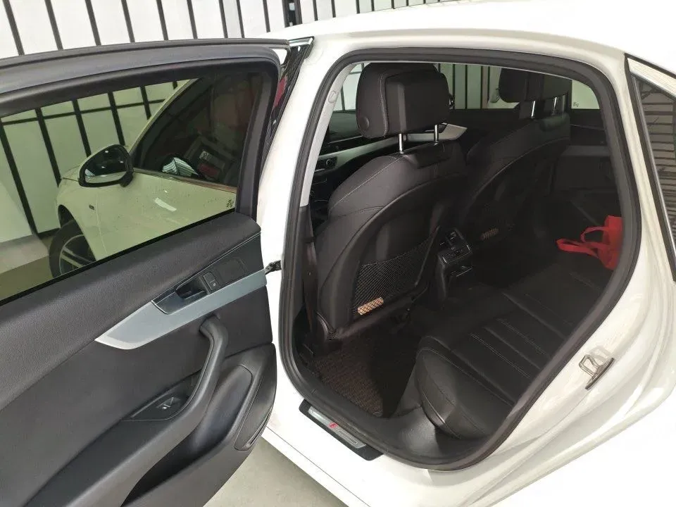 2020 Audi A4L 2.0T 190HP L4 7DCT,autocango,china used car exporter,china ev exporter,chinese used car exporter,chinese used ev exporter