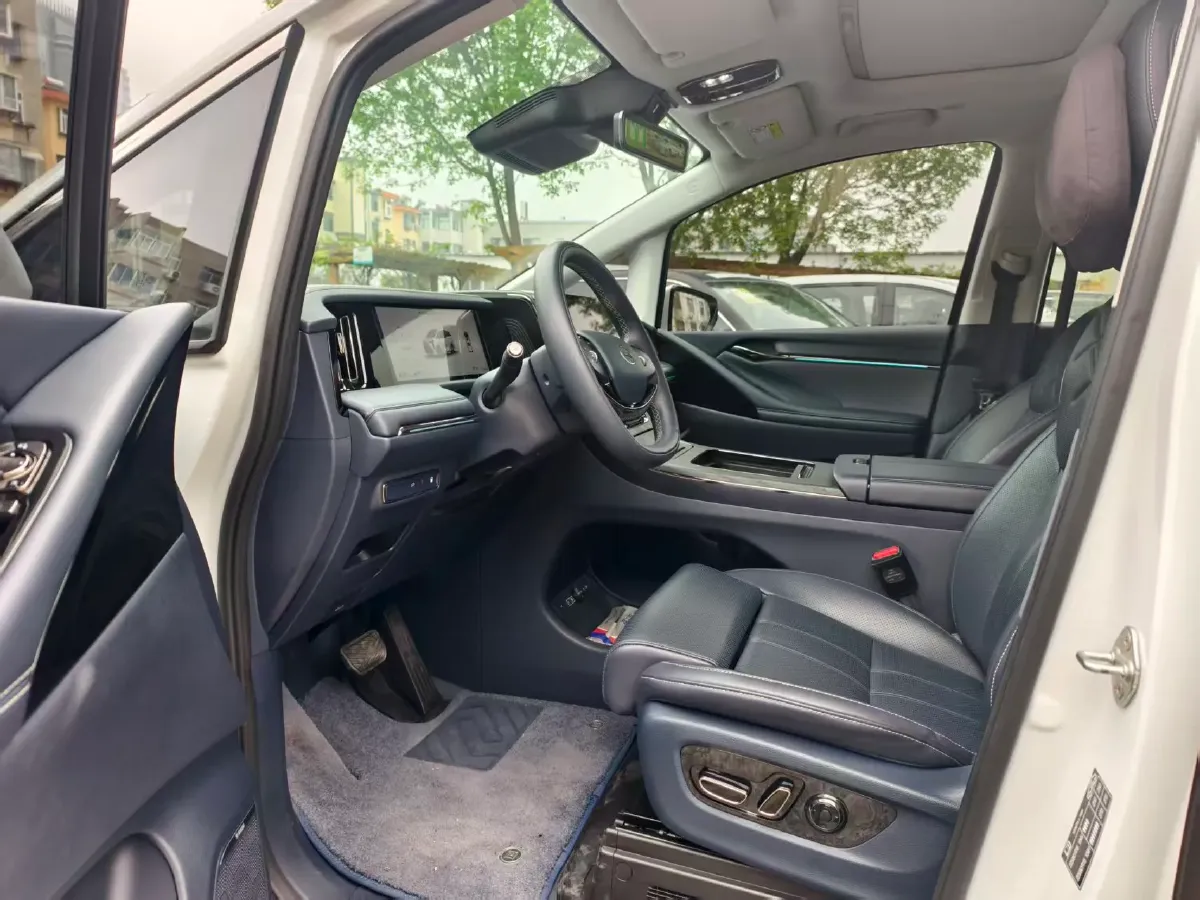 2025 GAC Trumpchi M8 2.0T 190HP L4 2DHT PHEV,autocango,china used car exporter,china ev exporter,chinese used car exporter,chinese used ev exporter