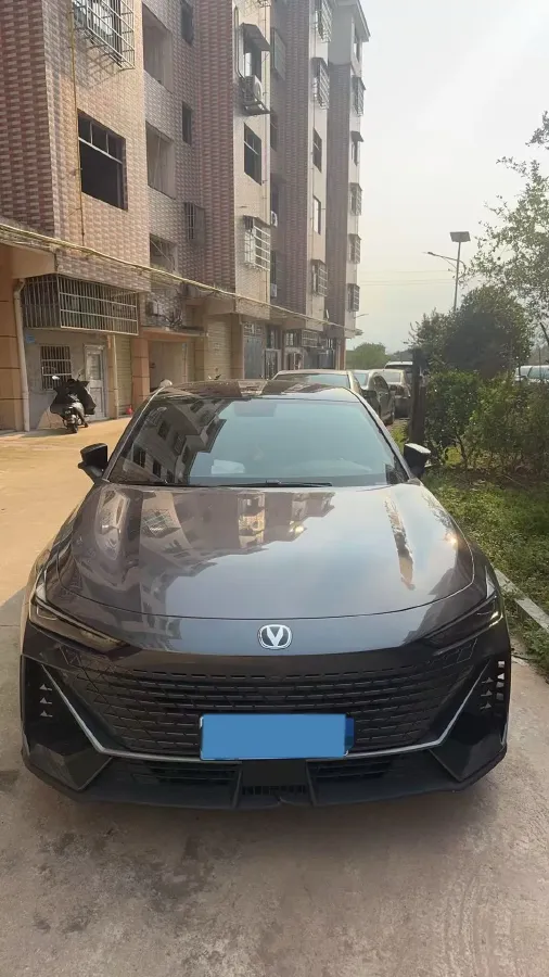 2022 ChangAn UNI-V 1.5T 188HP L4 7DCT,autocango,china used car exporter,china ev exporter,chinese used car exporter,chinese used ev exporter