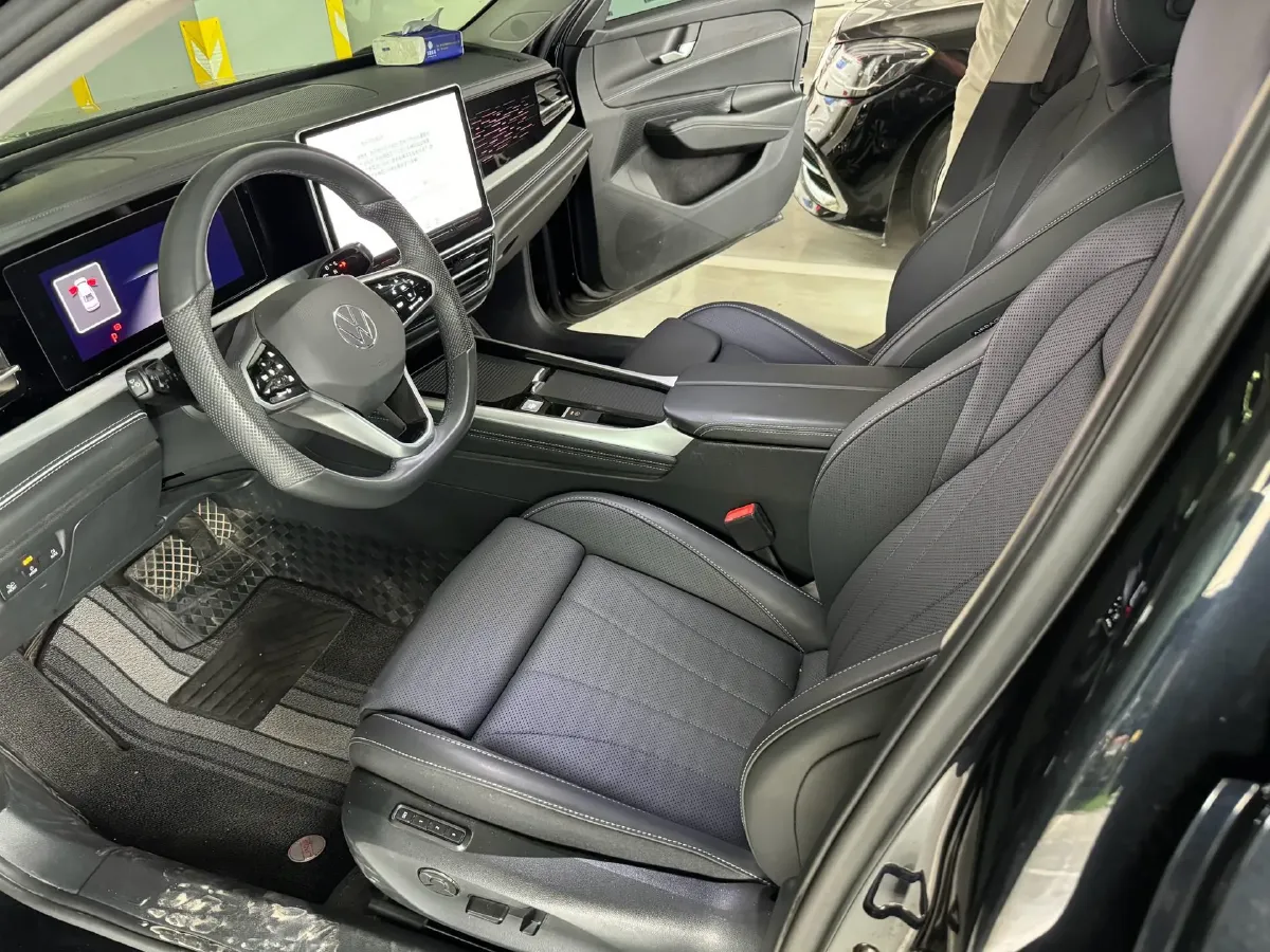 2025 Volkswagen Passat 2.0T 220HP L4 7DCT,autocango,china used car exporter,china ev exporter,chinese used car exporter,chinese used ev exporter