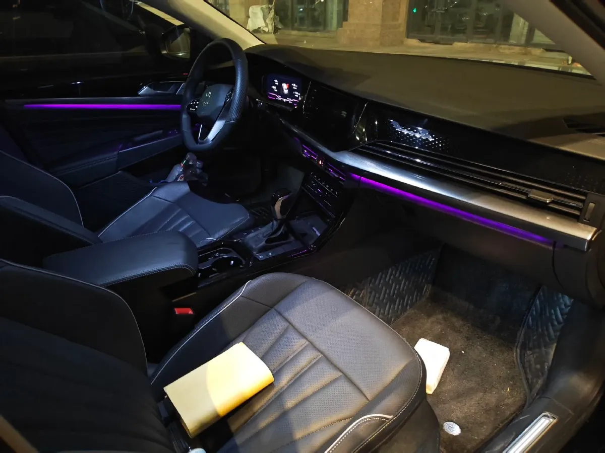 2024 Volkswagen Passat 2.0T 220HP L4 7DCT,autocango,china used car exporter,china ev exporter,chinese used car exporter,chinese used ev exporter