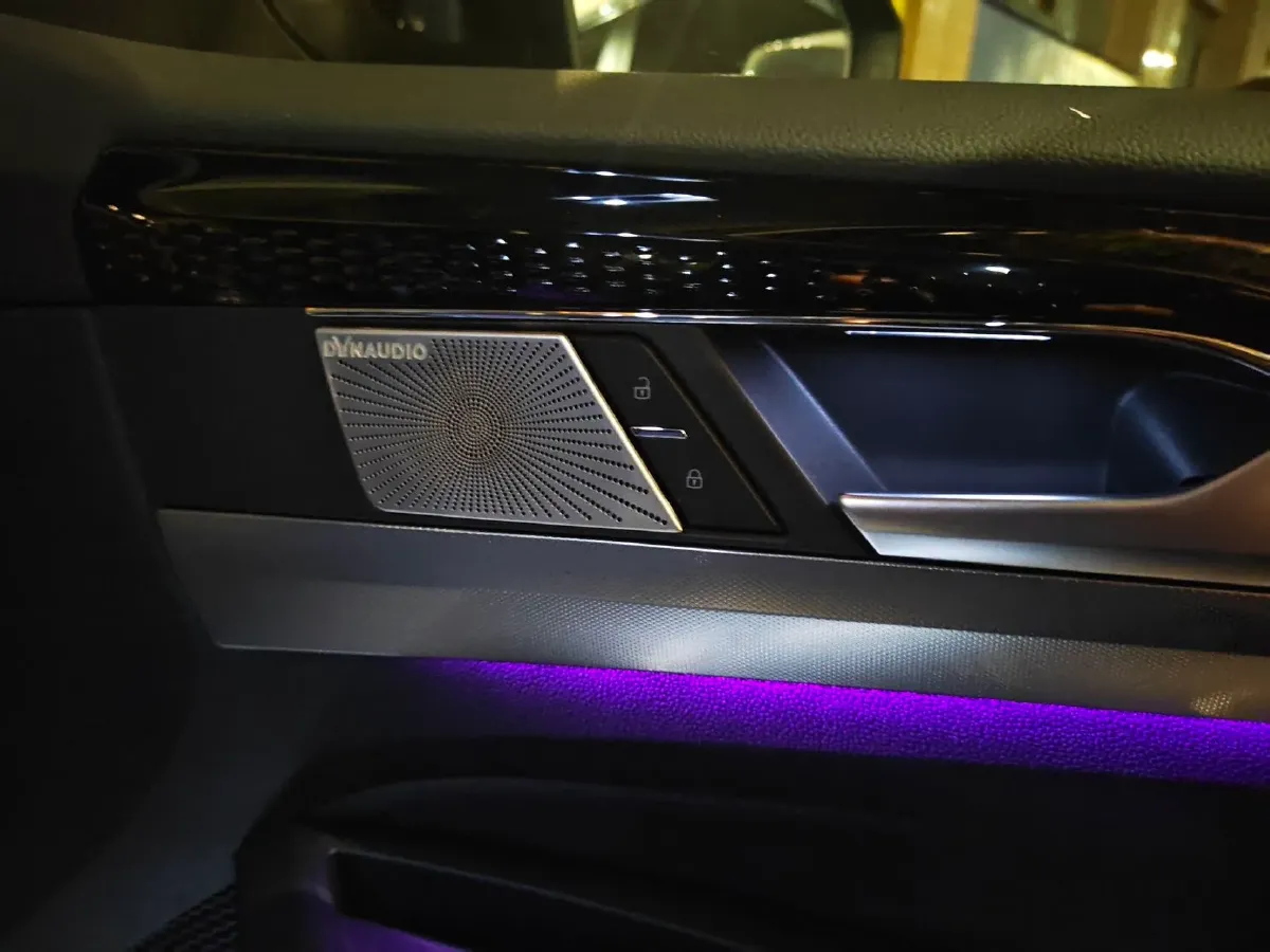 2024 Volkswagen Passat 2.0T 220HP L4 7DCT,autocango,china used car exporter,china ev exporter,chinese used car exporter,chinese used ev exporter