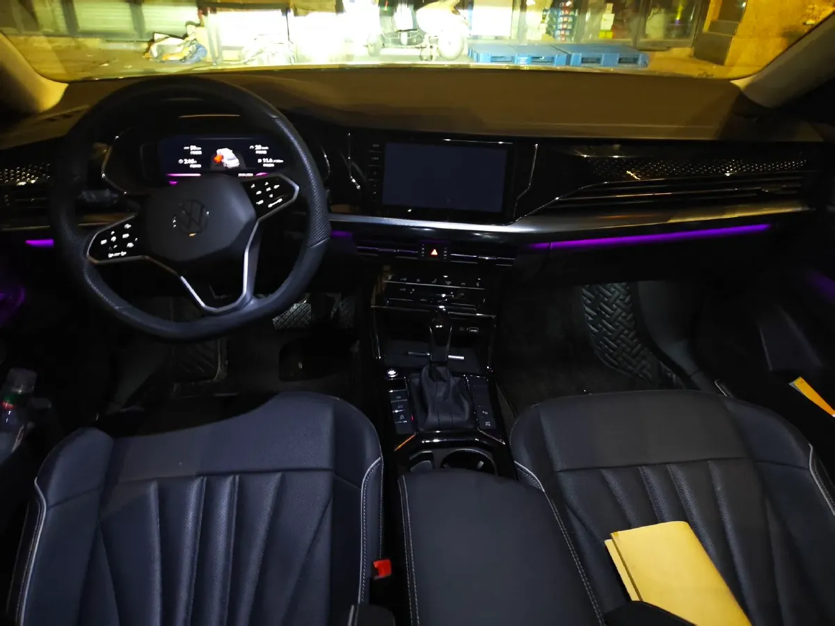 2024 Volkswagen Passat 2.0T 220HP L4 7DCT,autocango,china used car exporter,china ev exporter,chinese used car exporter,chinese used ev exporter