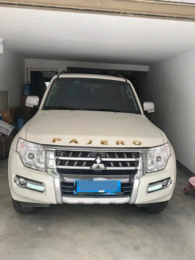 2019 Mitsubishi Pajero 3.0L 174HP V6 5AT,autocango,china used car exporter,china ev exporter,chinese used car exporter,chinese used ev exporter