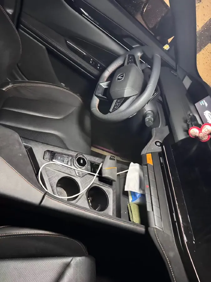 2022 ChangAn UNI-V 2.0T 233HP L4 8AT,autocango,china used car exporter,china ev exporter,chinese used car exporter,chinese used ev exporter