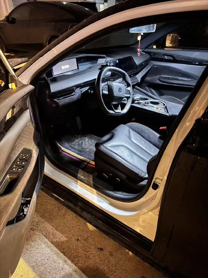 2022 ChangAn UNI-V 2.0T 233HP L4 8AT,autocango,china used car exporter,china ev exporter,chinese used car exporter,chinese used ev exporter