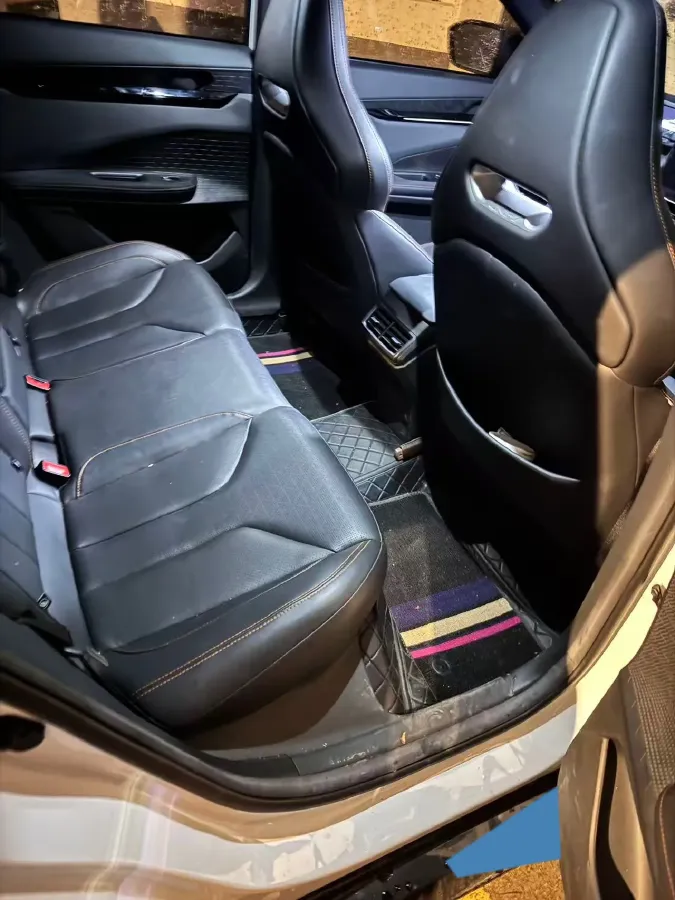 2022 ChangAn UNI-V 2.0T 233HP L4 8AT,autocango,china used car exporter,china ev exporter,chinese used car exporter,chinese used ev exporter