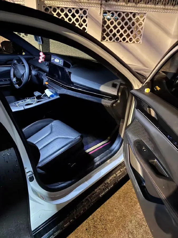 2022 ChangAn UNI-V 2.0T 233HP L4 8AT,autocango,china used car exporter,china ev exporter,chinese used car exporter,chinese used ev exporter