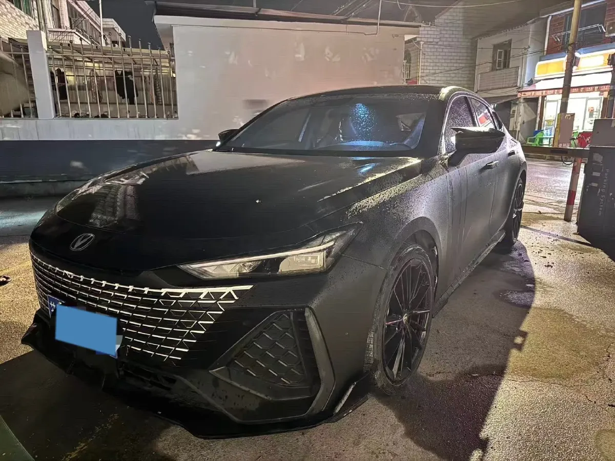 2022 ChangAn UNI-V 2.0T 233HP L4 8AT,autocango,china used car exporter,china ev exporter,chinese used car exporter,chinese used ev exporter