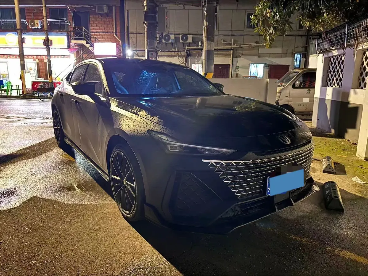 2022 ChangAn UNI-V 2.0T 233HP L4 8AT,autocango,china used car exporter,china ev exporter,chinese used car exporter,chinese used ev exporter