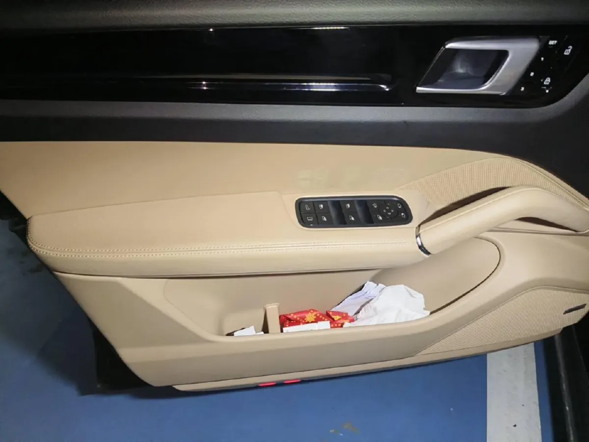 2021 Porsche Cayenne 2.0T 252HP L4 8AT PHEV 17.9KWH,autocango,china used car exporter,china ev exporter,chinese used car exporter,chinese used ev exporter