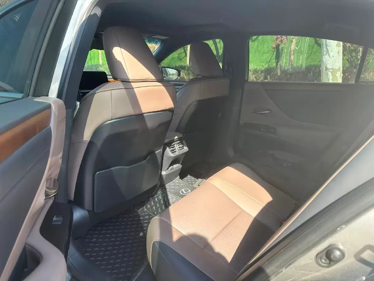 2024 Lexus ES 2.0L 173HP L4 CVT,autocango,china used car exporter,china ev exporter,chinese used car exporter,chinese used ev exporter