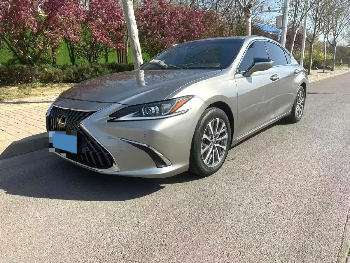 2024 Lexus ES 2.0L 173HP L4 CVT,autocango,china used car exporter,china ev exporter,chinese used car exporter,chinese used ev exporter