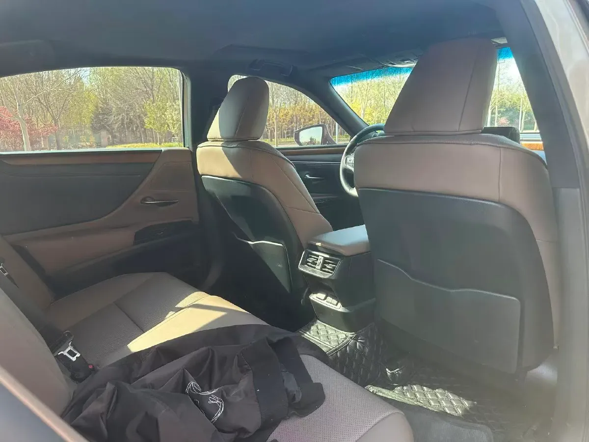 2024 Lexus ES 2.0L 173HP L4 CVT,autocango,china used car exporter,china ev exporter,chinese used car exporter,chinese used ev exporter