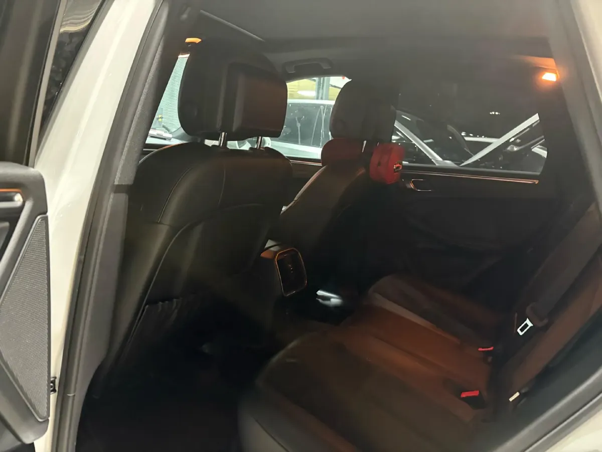 2018 Porsche Macan 2.0T 252HP L4 7DCT,autocango,china used car exporter,china ev exporter,chinese used car exporter,chinese used ev exporter