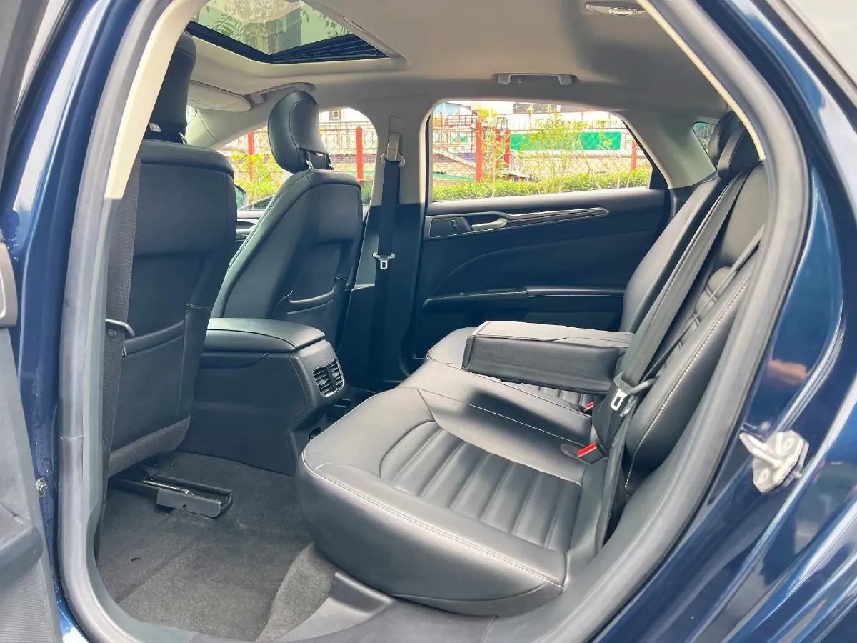 2018 Ford Mondeo 2.0T 204HP L4 6AT,autocango,china used car exporter,china ev exporter,chinese used car exporter,chinese used ev exporter