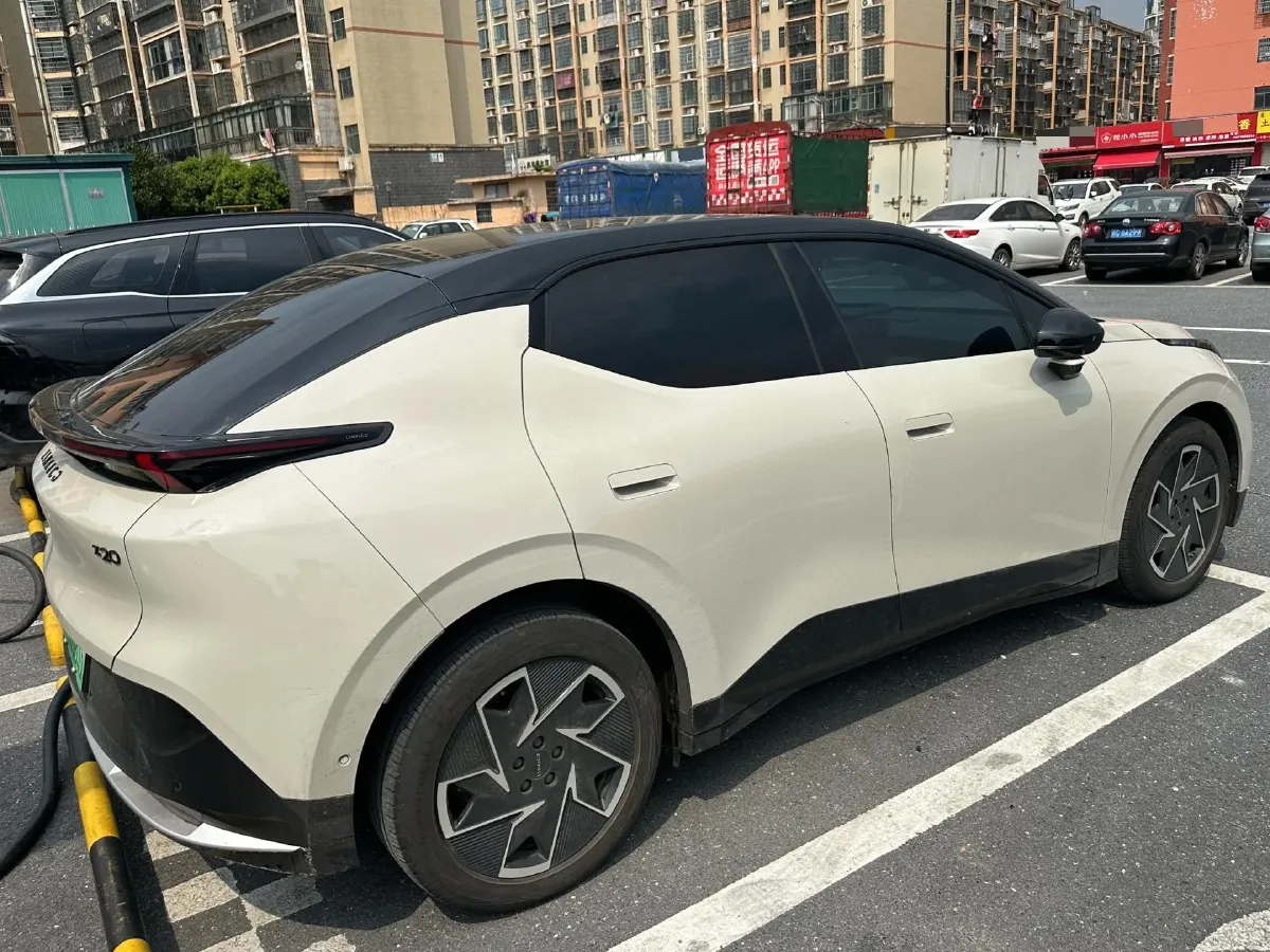 2025 Dongfeng Z9 2.0T 258HP L4 8AT,autocango,china used car exporter,china ev exporter,chinese used car exporter,chinese used ev exporter