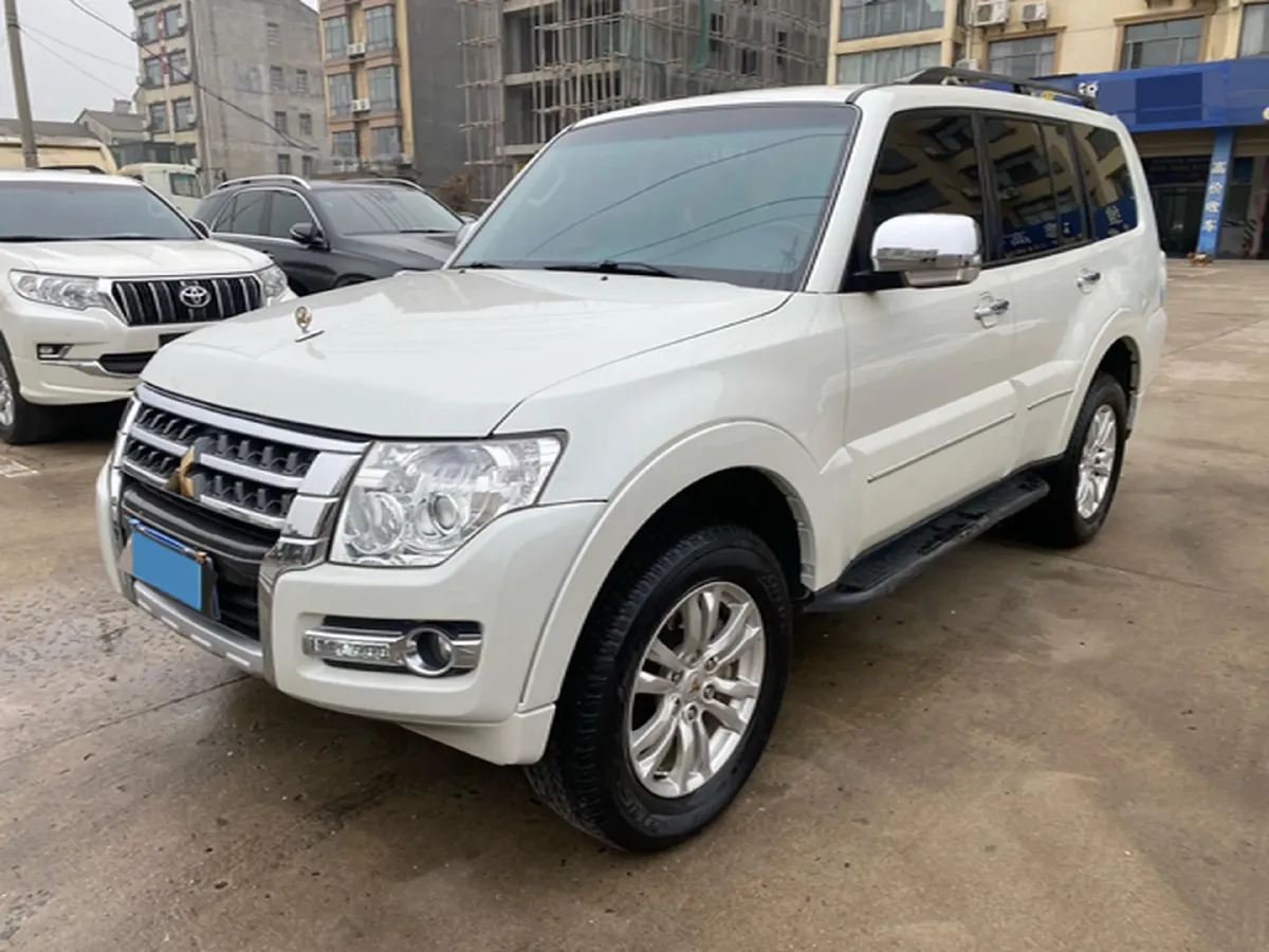 2018 Mitsubishi Pajero 3.0L 174HP V6 5AT,autocango,china used car exporter,china ev exporter,chinese used car exporter,chinese used ev exporter