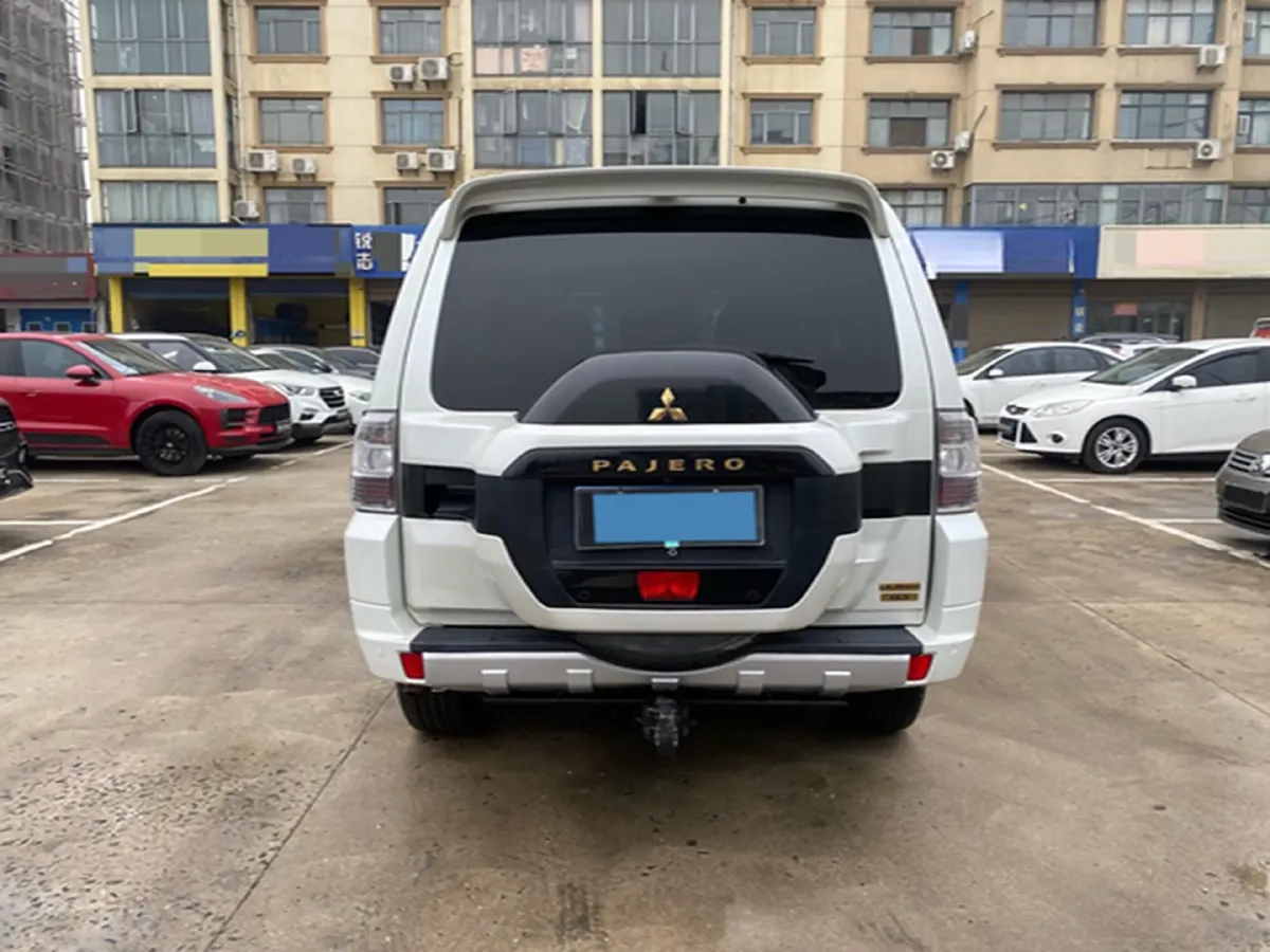 2018 Mitsubishi Pajero 3.0L 174HP V6 5AT,autocango,china used car exporter,china ev exporter,chinese used car exporter,chinese used ev exporter