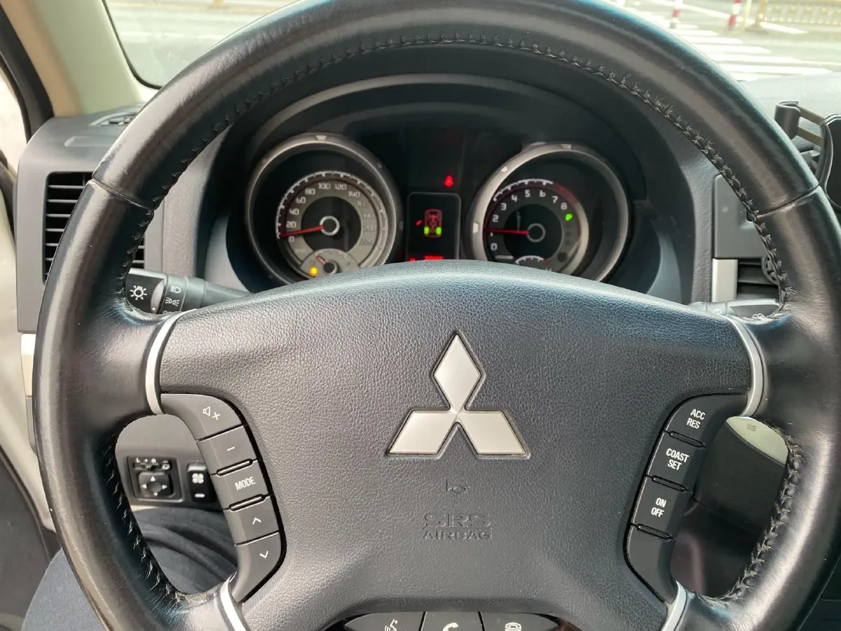 2018 Mitsubishi Pajero 3.0L 174HP V6 5AT,autocango,china used car exporter,china ev exporter,chinese used car exporter,chinese used ev exporter