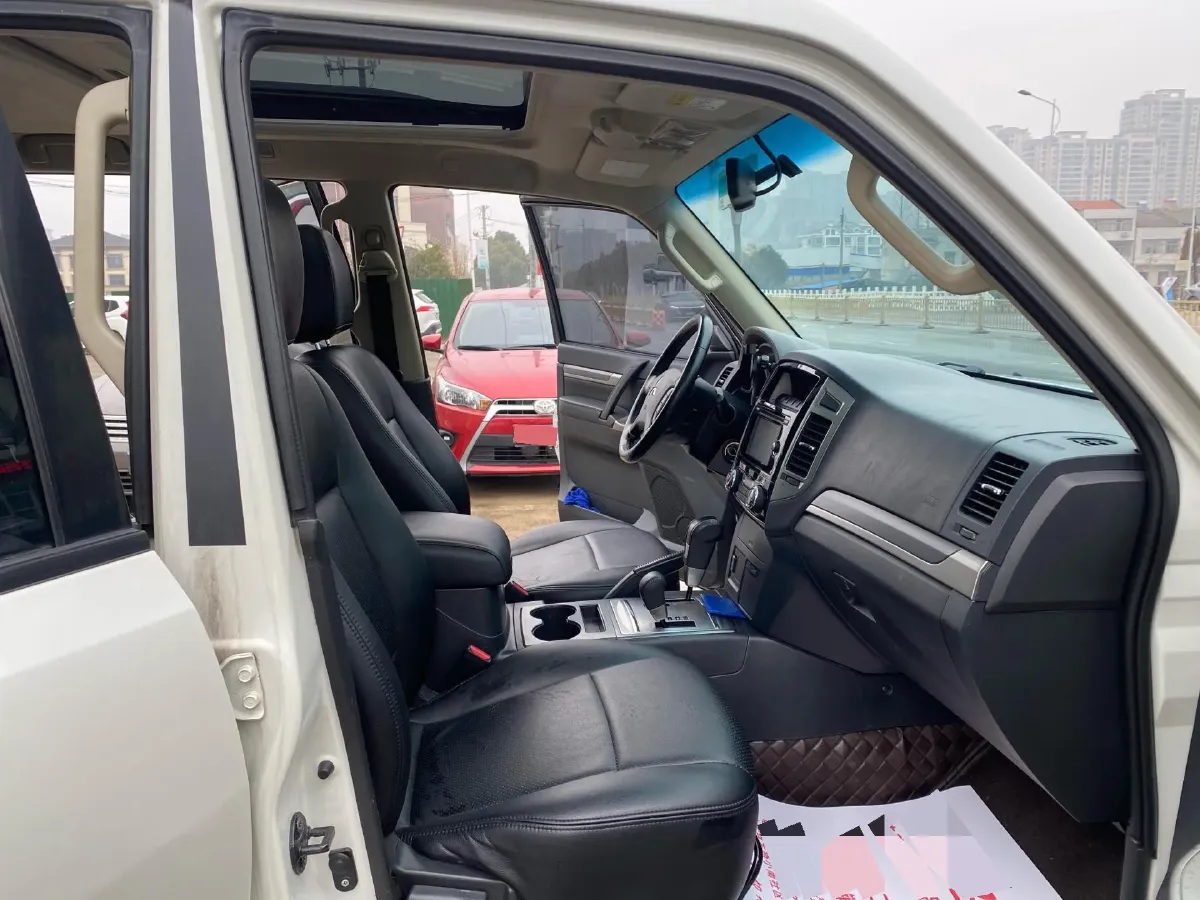 2018 Mitsubishi Pajero 3.0L 174HP V6 5AT,autocango,china used car exporter,china ev exporter,chinese used car exporter,chinese used ev exporter