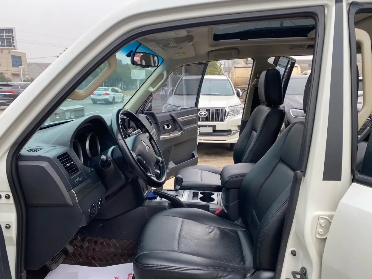 2018 Mitsubishi Pajero 3.0L 174HP V6 5AT,autocango,china used car exporter,china ev exporter,chinese used car exporter,chinese used ev exporter